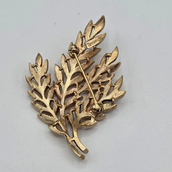Trifari Gold Leaf Branch‎ Brooch Pin Vintage Estate Jewelry Elegant Accessory